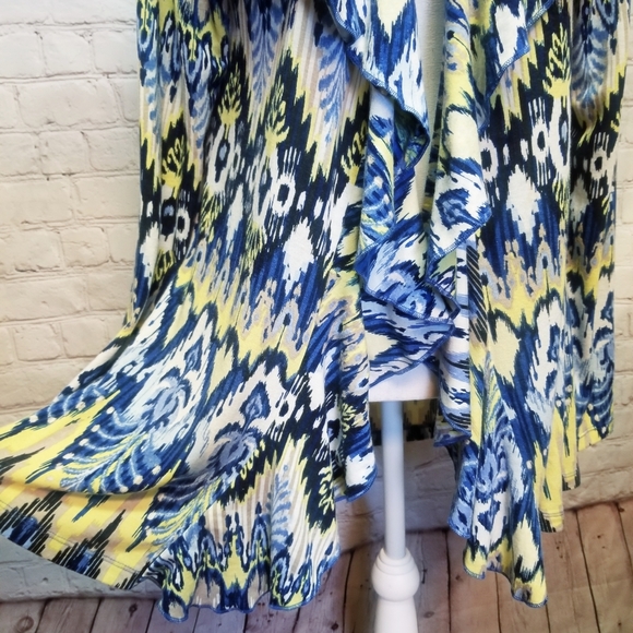 Gramercy 22, Ruffled, Soft, Wide Yoke Ikat Design Wrap, Small to Large - Picture 8 of 9